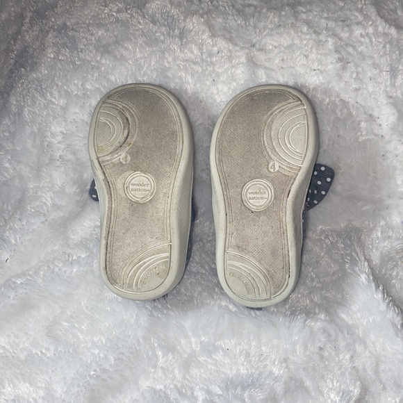 Size 4 wonder nation grey and white polka Velcro sneakers - Picture 4 of 4